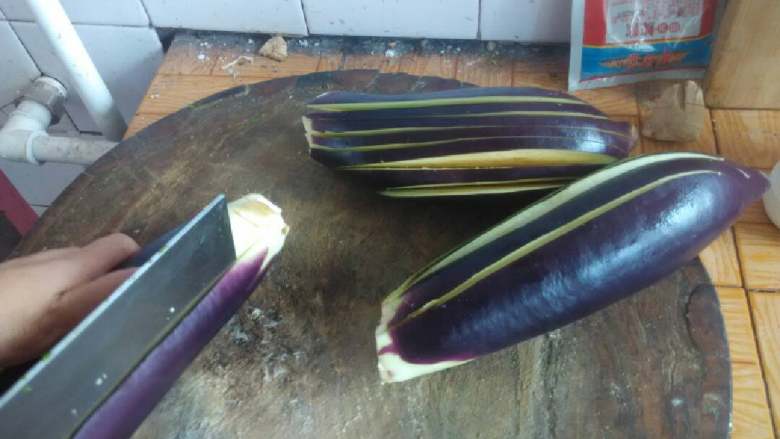 秘制蒸茄夹（不懂加微信jyp786583356）,<a style='color:red;display:inline-block;' href='/shicai/ 58'>茄子</a>之间切开