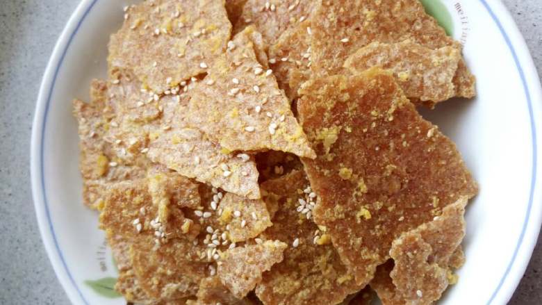 蛋黄焗锅巴,一盘咸香酥脆的蛋黄焗锅巴就做好了!