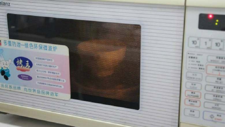 西瓜牛奶布丁,放微波炉打20秒，糖融化