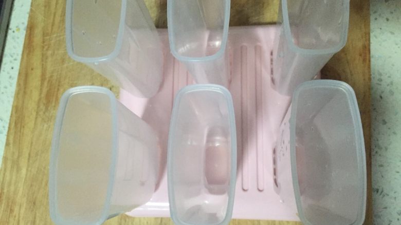 豆浆机制作冷饮,准备冰模