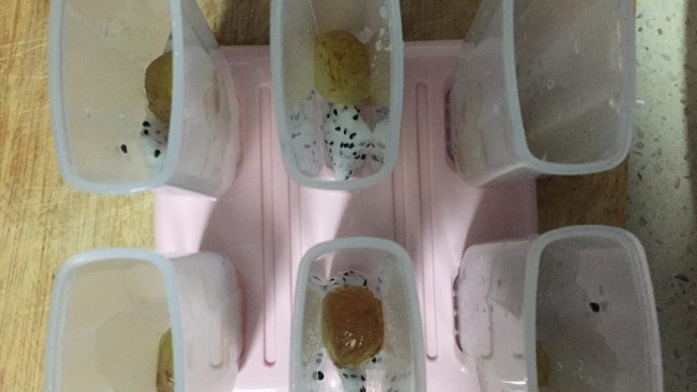 豆浆机制作冷饮,放入自己喜欢的水果丁