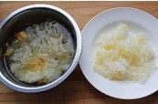 锦上添花,清洗掉泥沙后,并把根蒂去掉,撕成小朵