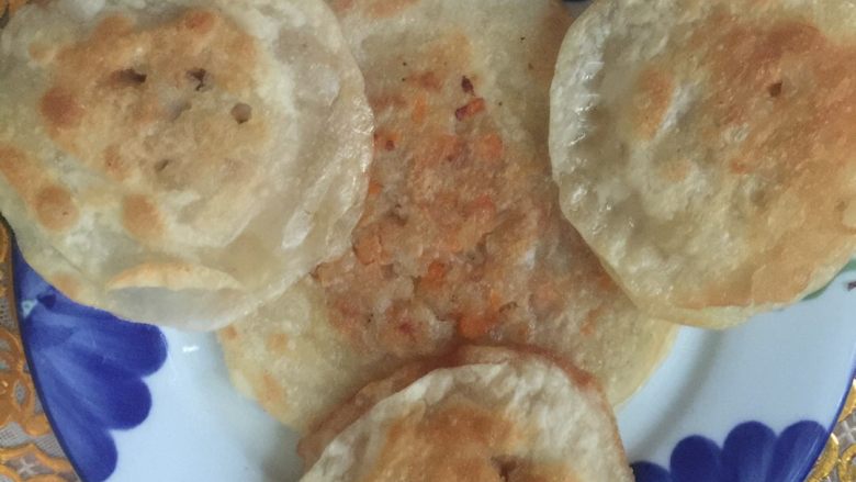 水饺皮煎饼,盛盘