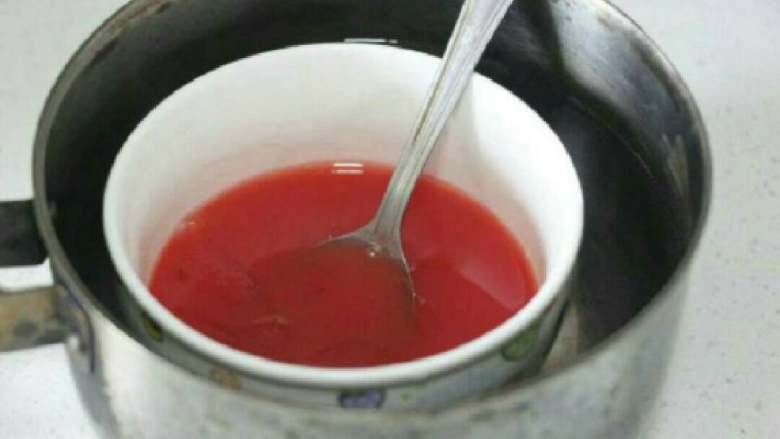 西瓜牛奶布丁,西瓜榨汁滤去肉渣