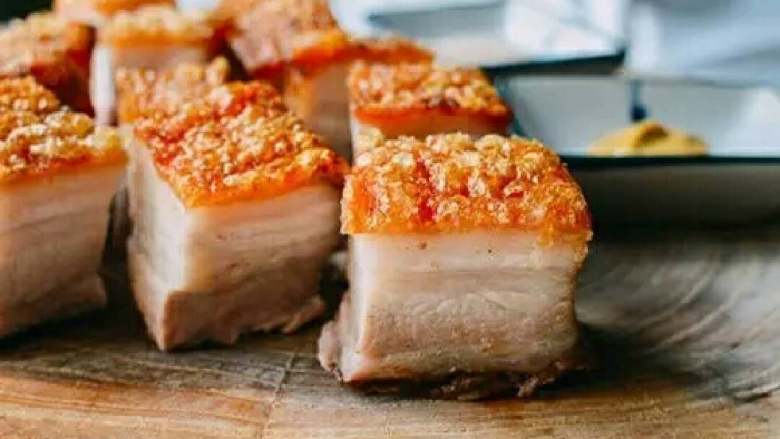 脆皮烧肉,美美的脆皮肉做好了!