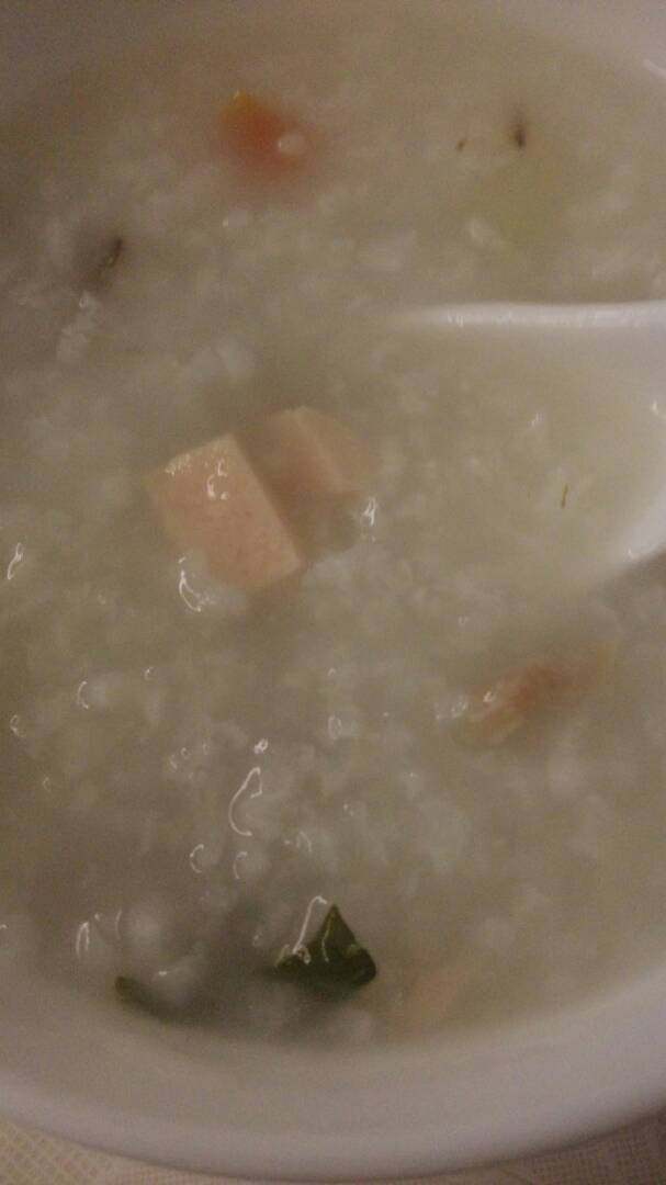 香菇粥,呈出来，可以放点葱花！