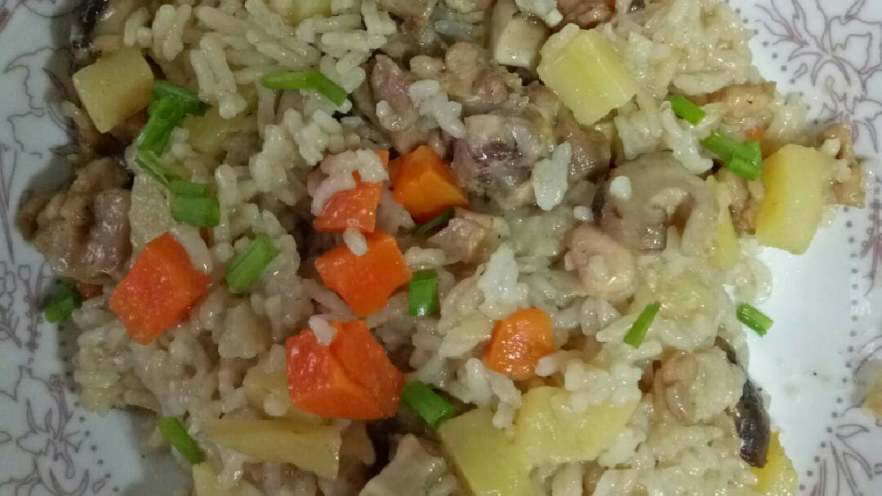 鸡肉焖饭
