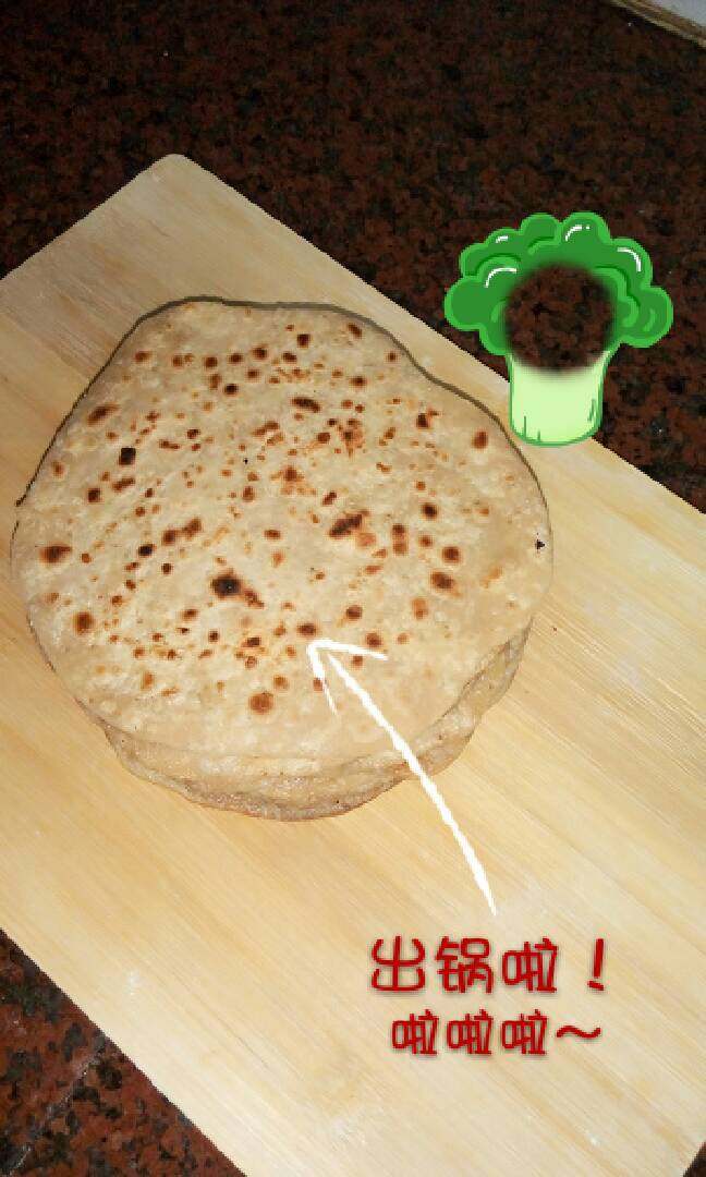 孜然手抓饼,成品出锅喽!夹点炒土豆丝,生菜,味道更好哦!当然,加点炒辣子也不错呢!