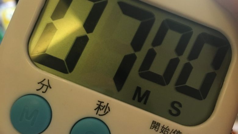 茄汁芝士意面,我买了一个定时器,好好用,才九块九包邮,煮意面的时候打开,就可以去忙其他的步骤,但是也得不停地过来搅动下意面,有个定时器,不用不停地看时间,好方便。