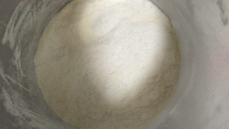 芒果牛奶椰汁布丁,取24g<a style='color:red;display:inline-block;' href='/shicai/ 113782'>椰子粉</a>和6克吉利丁粉，混合