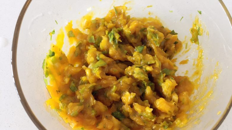 鳕鱼南瓜玛芬-好吃到哭，绵软的口感中多了,混合均匀