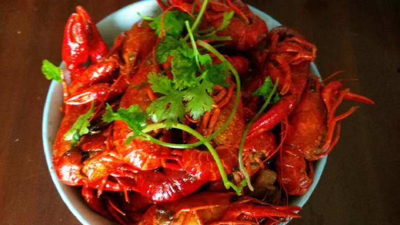 <span style="color:red">香</span><span style="color:red">辣</span><span style="color:red">小龙</span><span style="color:red">虾</span>