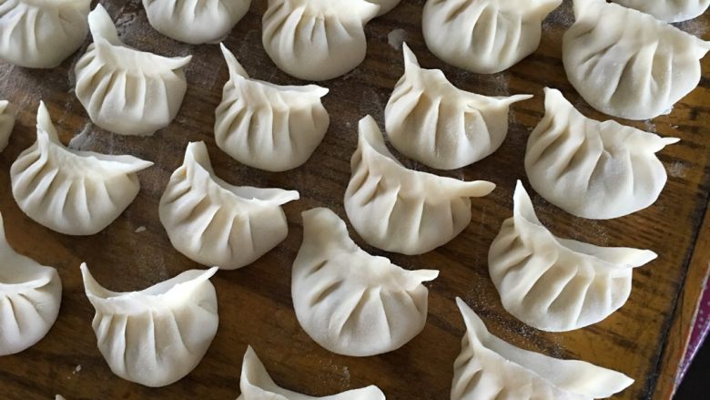 青椒猪肉饺子,开始包饺子咯。