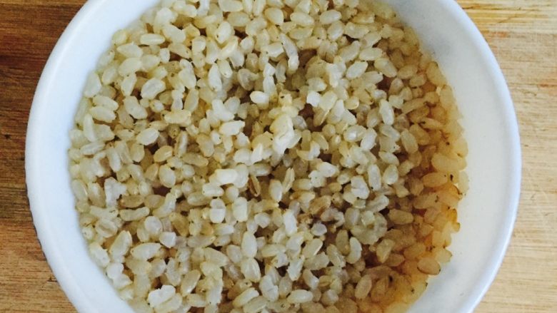 红枣燕麦糙米糊,蒸熟后的糙米
