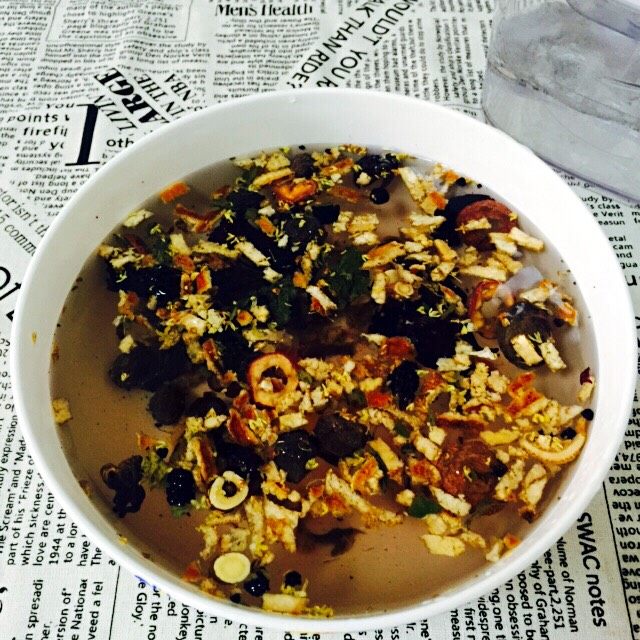 酸梅汤(养生壶版),用清水把材料清洗干净……