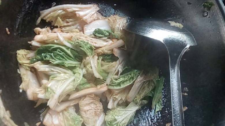 家常小炒,白菜呈此型即马上炒好了