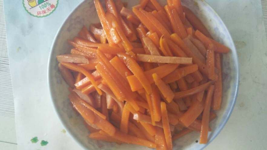 傻傻分不清香肠和胡萝卜