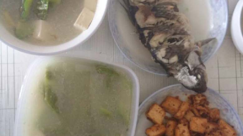 夏天，苦瓜，鱼，莲藕，排骨，山药之间的热恋,姜不是要煮开就行一定要等有香味了才可以，再放入<a style='color:red;display:inline-block;' href='/shicai/ 434'><a style='color:red;display:inline-block;' href='/shicai/ 434'>排骨</a></a>（或者<a style='color:red;display:inline-block;' href='/shicai/ 401'>鱼</a>），