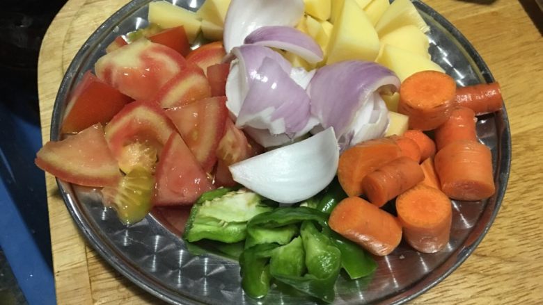 「吃货久久」奔着大盘鸡去的足料椰香咖喱鸡翅根,配菜切块 根据个人喜好 <a style='color:red;display:inline-block;' href='/shicai/ 23'>土豆</a>可以多加些 口感特别好