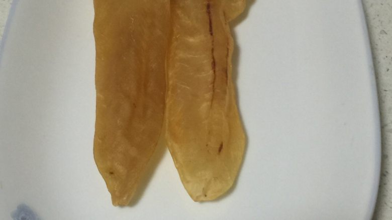 花胶土鸡汤,这就是干<a style='color:red;display:inline-block;' href='/shicai/ 3'>花胶</a>的样子，干的时候是很硬的，切不动