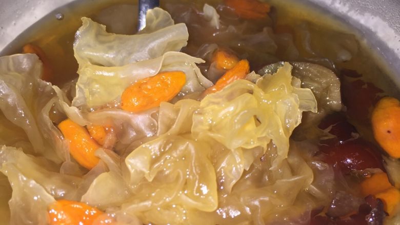 银耳红枣汤,煮半个小时就完成啦