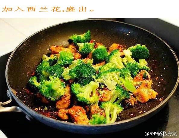 芝麻鸡炒西兰花,加入<a style='color:red;display:inline-block;' href='/shicai/ 119'>西兰花</a>，炒拌均匀