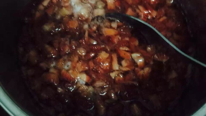 #草莓酱#,#放入无水无油的锅中用小火煮,最好用广口锅,可以加速水份的蒸发#