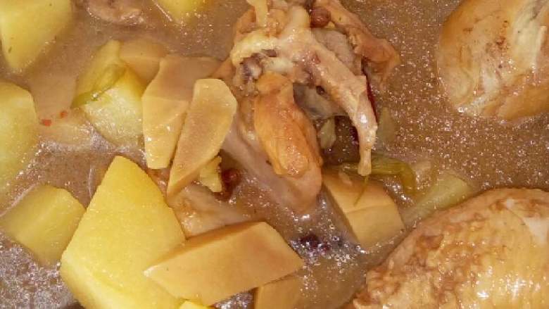 杏鲍菇土豆炖鸡腿