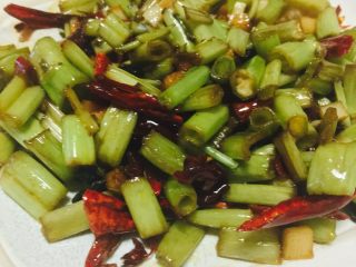「吃货久久」超开胃酸辣空心菜梗