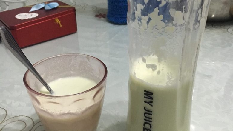 牛油果雪梨牛奶汁,榨汁机，榨榨榨，就o啦