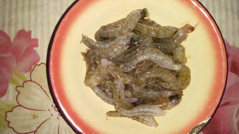 水饺,虾仁剥好
