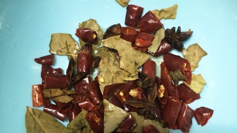 花甲螃蟹海鲜餐,洗好盛出
