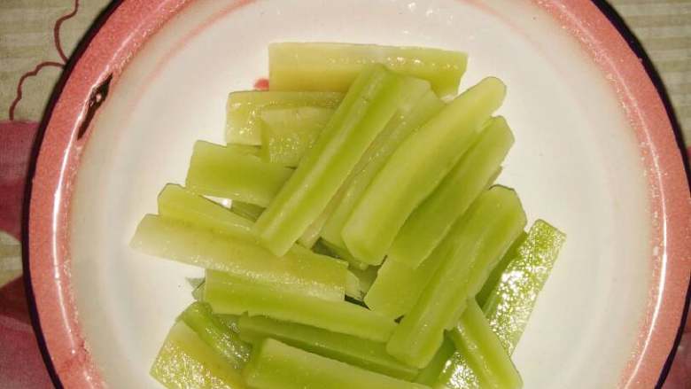 麻辣香锅,青笋切条
