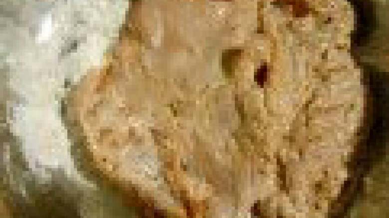 香酥炸鸡排,.放回裹粉中按压式裹上粉,如此粉―清水―粉反复操作三次。