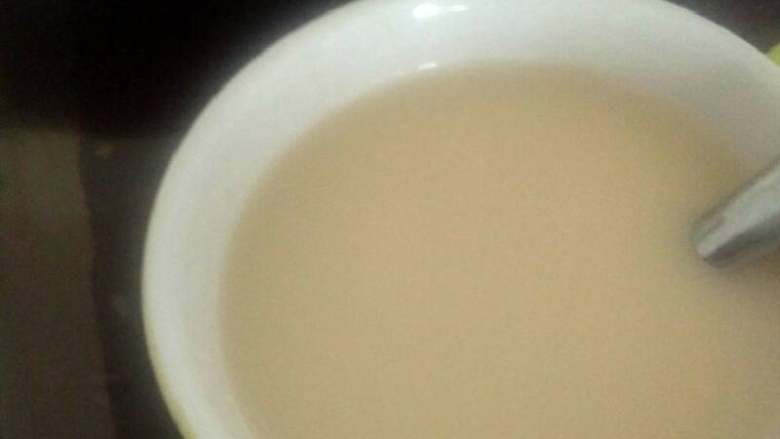 原味小奶茶٩(๑^o^๑)۶
,加入糖浆、牛奶,奶茶就好了(*'▽'*)♪