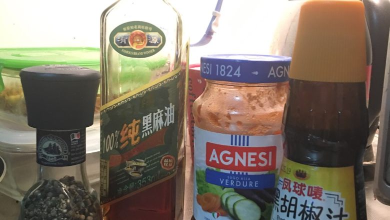「吃货久久」足料拌日本拉面,这是我今天用的调料汁 喜欢啥味就加啥