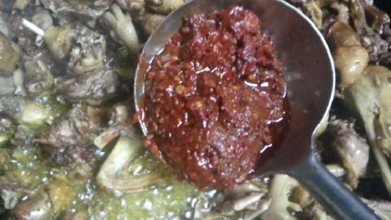 刘强神菜系!,放入豆瓣酱炒出豆瓣香味