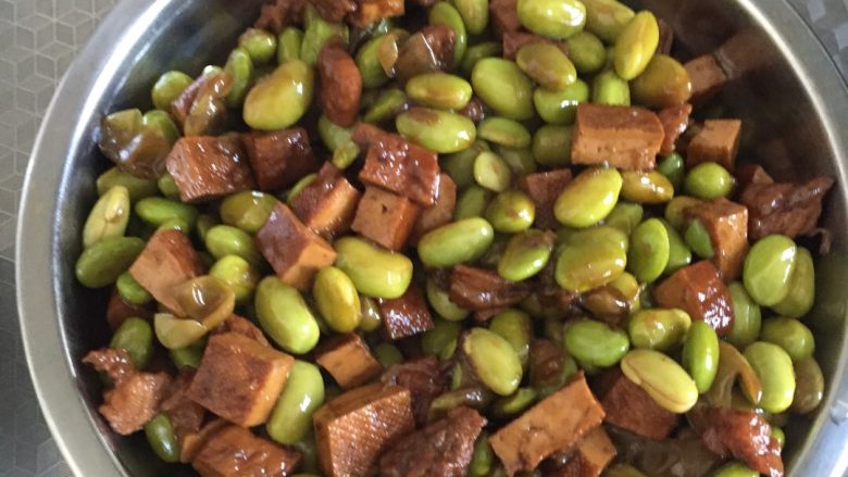 黄豆炸酱,然后水烧差不多就可以啦