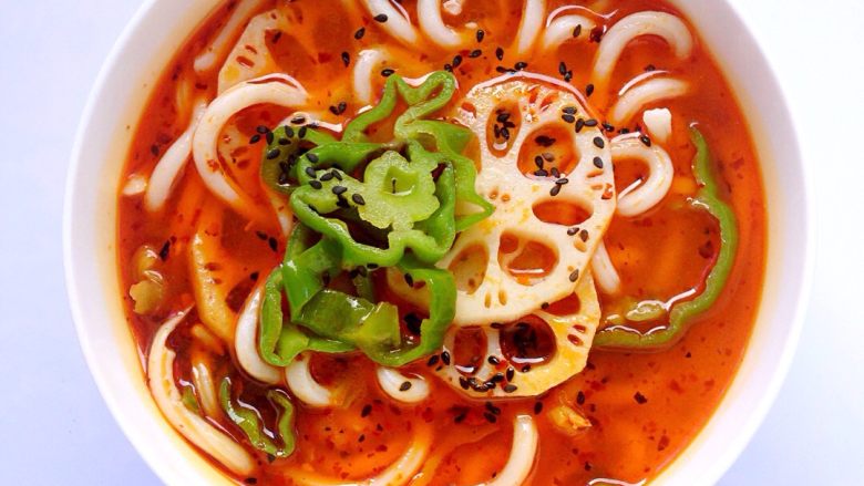 青椒藕片乌冬面,完成。