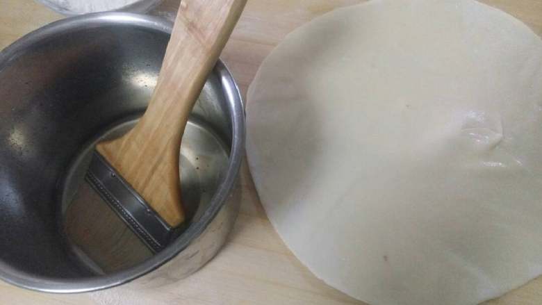 椒盐油饼（胡吃版）,表面刷一层薄油，用猪油会稣！