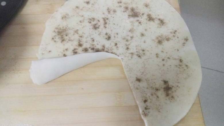 椒盐油饼（胡吃版）,沿一边卷起