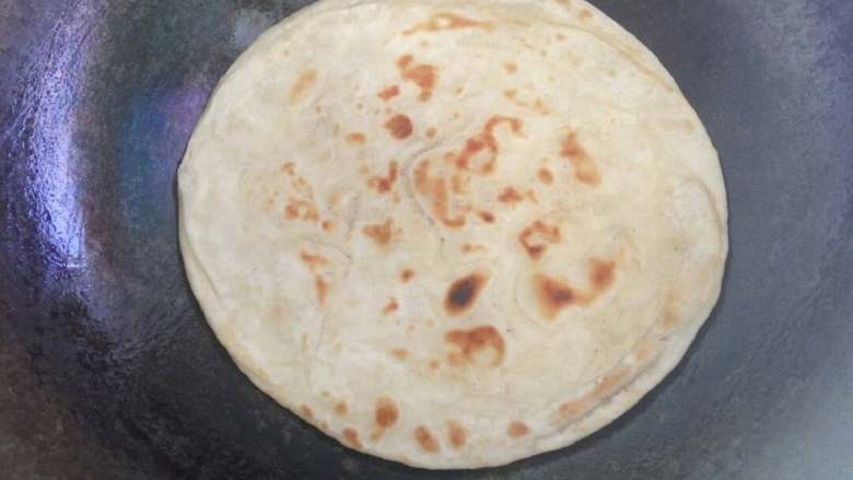 椒盐油饼（胡吃版）,表面有金黄，部分有鼓起就好了