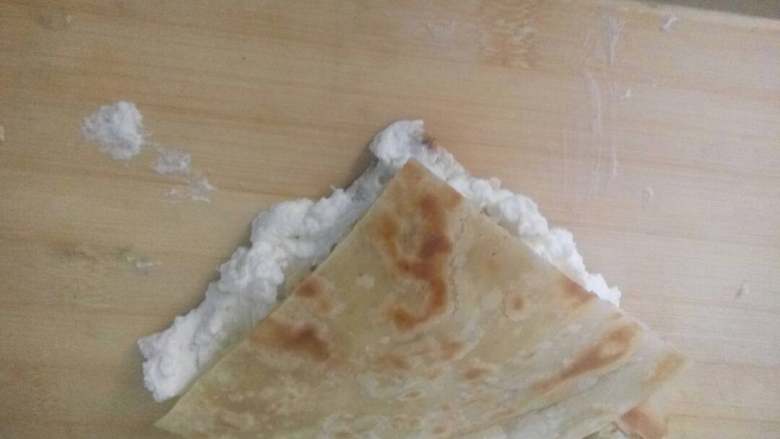 椒盐油饼（胡吃版）,俩张一夹，重重的一口咬下去，那酸爽，就留着各位慢慢体会吧