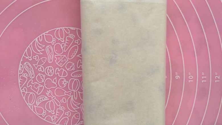 葵花子饼干,用油纸包裹塑形,耐心点还是要放冰箱冷藏1小时后再拿出来切片的,可以我没有耐心……