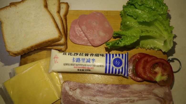 培根火腿三明治
,准备食材并清洗干净