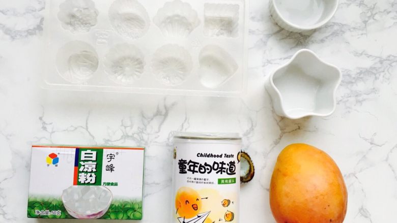 黄桃凉粉满足你对夏天的一切幻想,首先是大合照,简单易操作我说的没错吧~