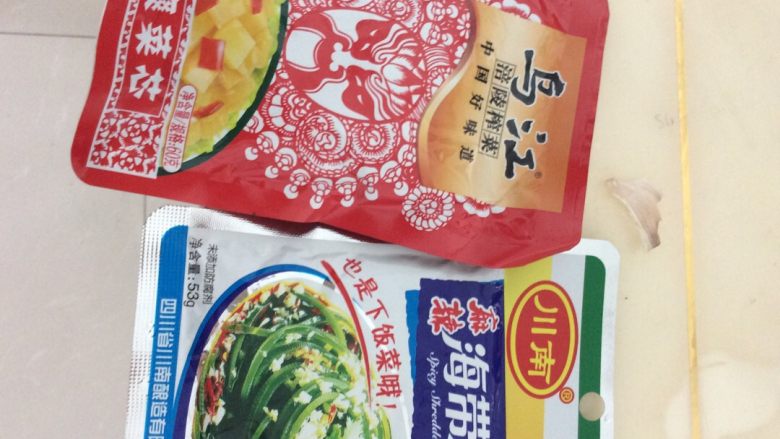 土豆粉,我觉得这两种<a style='color:red;display:inline-block;' href='/shicai/ 722'>榨菜</a>最好吃了。