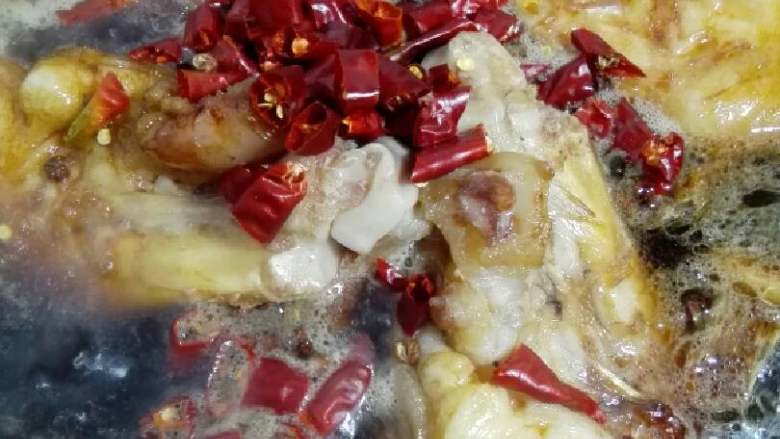 “麻辣猪蹄”绅士私房菜,大火转中火焖至1个钟头