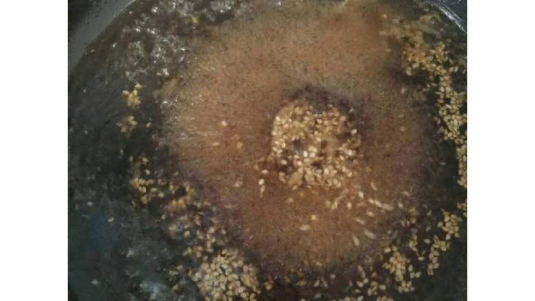 照烧培根卷,熬制照烧汁
先大火  再小火熬制