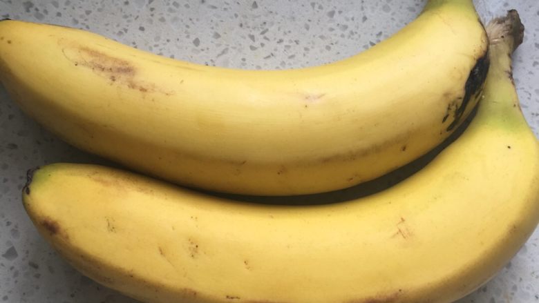 鸡蛋香蕉牛奶糊！,香蕉两根